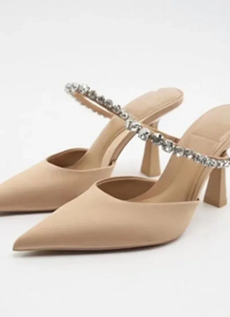 Sandales pointues noires en diamant